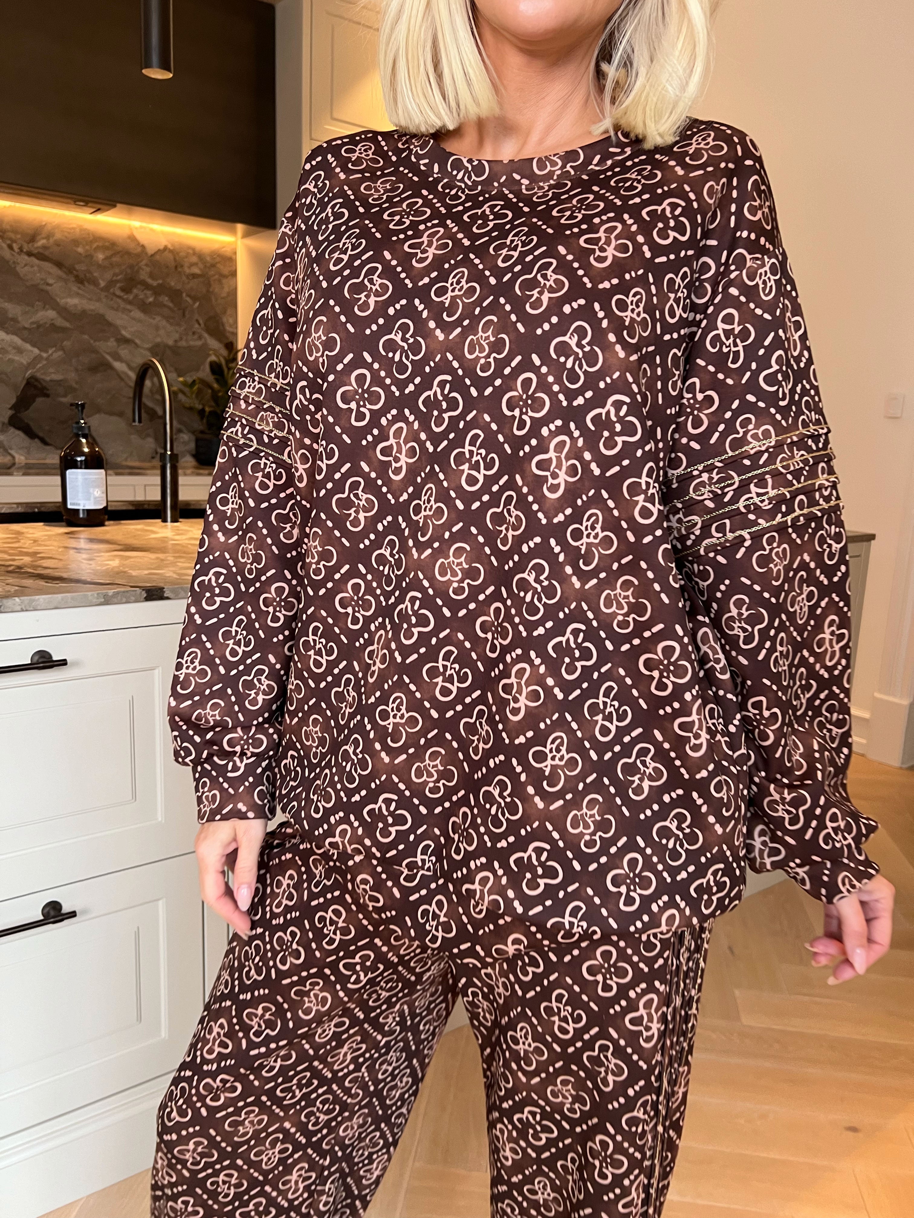 Dream Pattern - Plus size joggingsæt i viskose med trendy print, gulddetaljer og ribkanter
